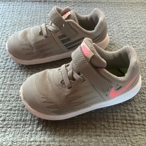 Girls Nike tennis shoes